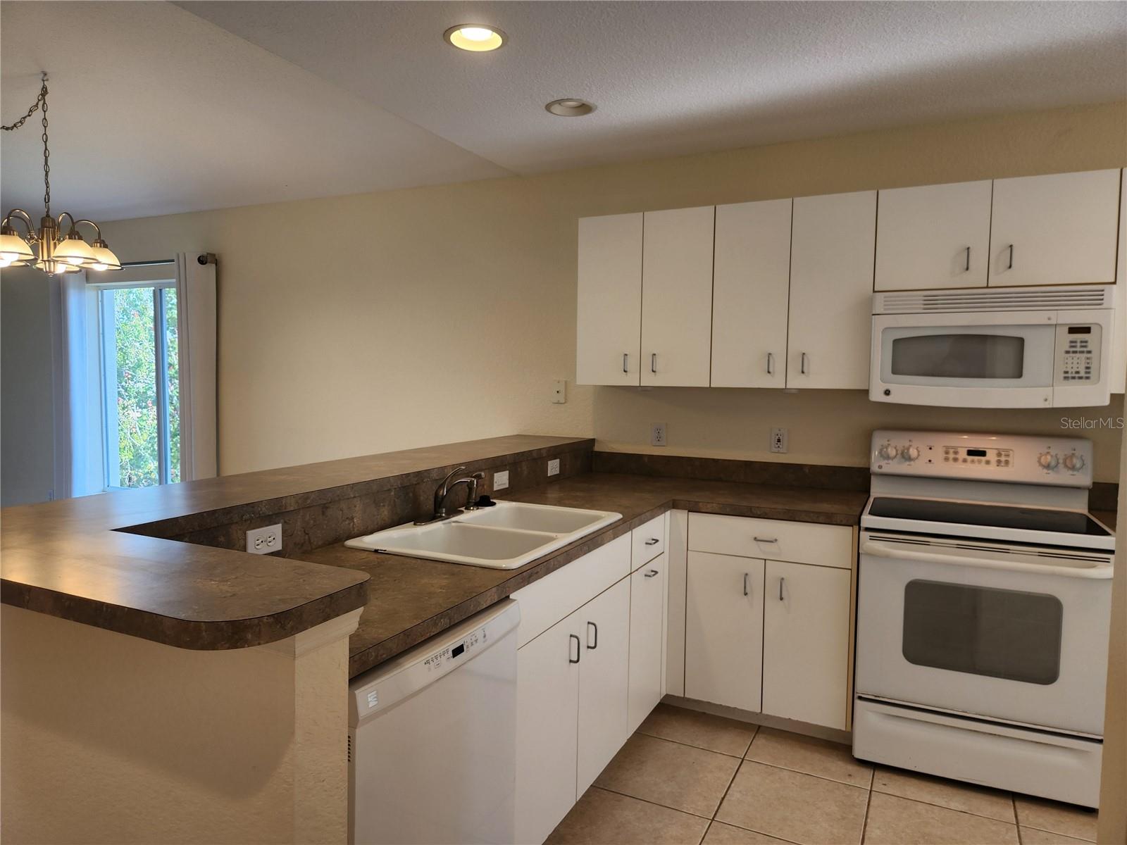 Image 6 of 43 For 9550 Fiddlers Green Circle 205
