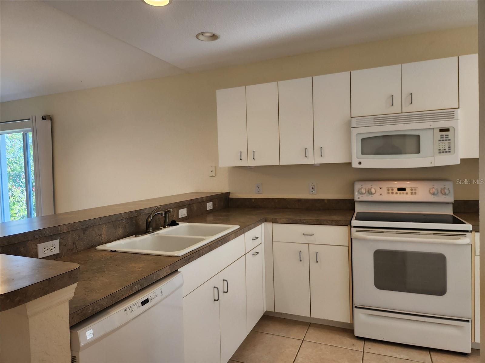 Image 9 of 43 For 9550 Fiddlers Green Circle 205