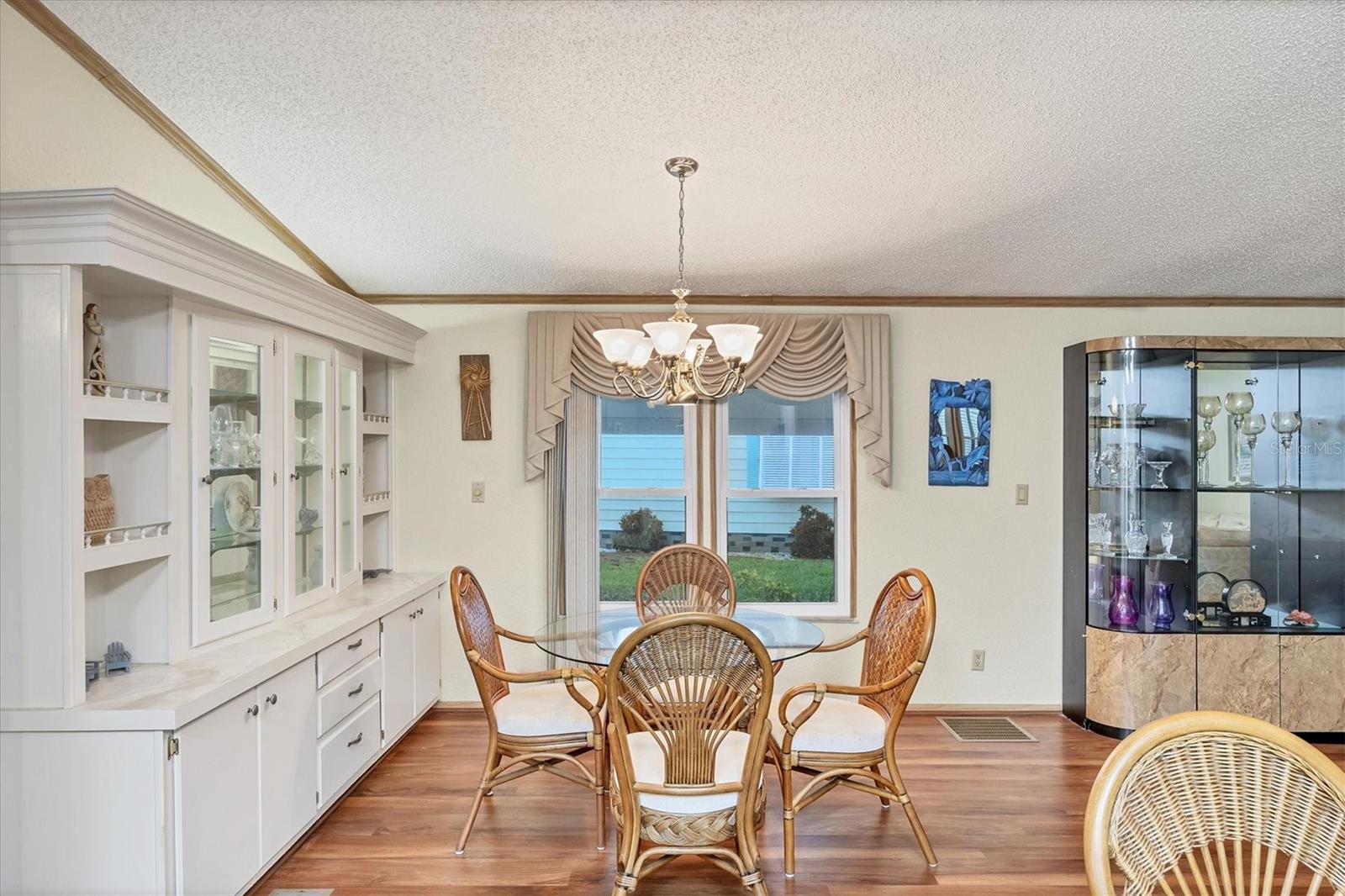 Image 15 of 47 For 806 Newbury Court