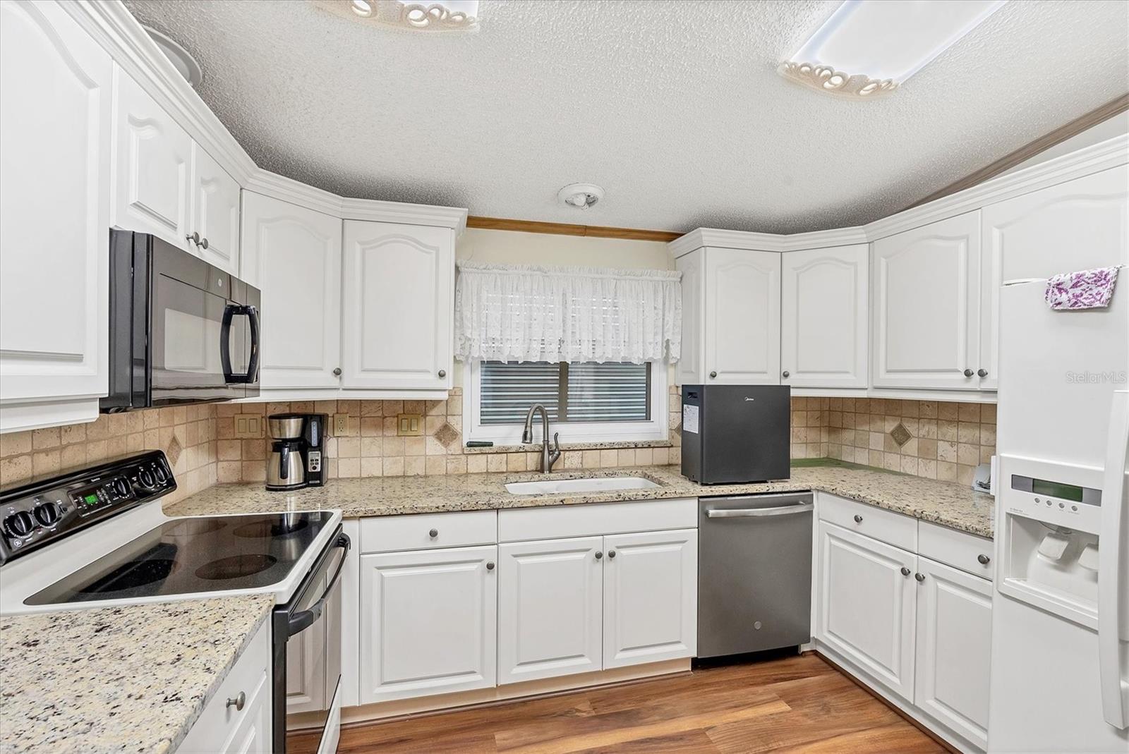 Image 19 of 47 For 806 Newbury Court