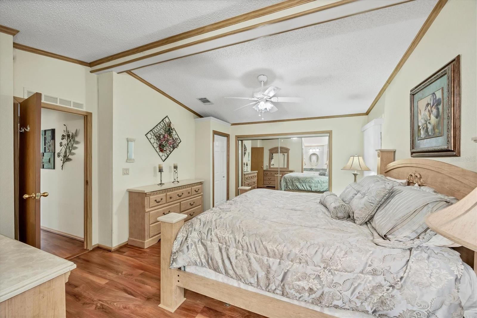 Image 22 of 47 For 806 Newbury Court