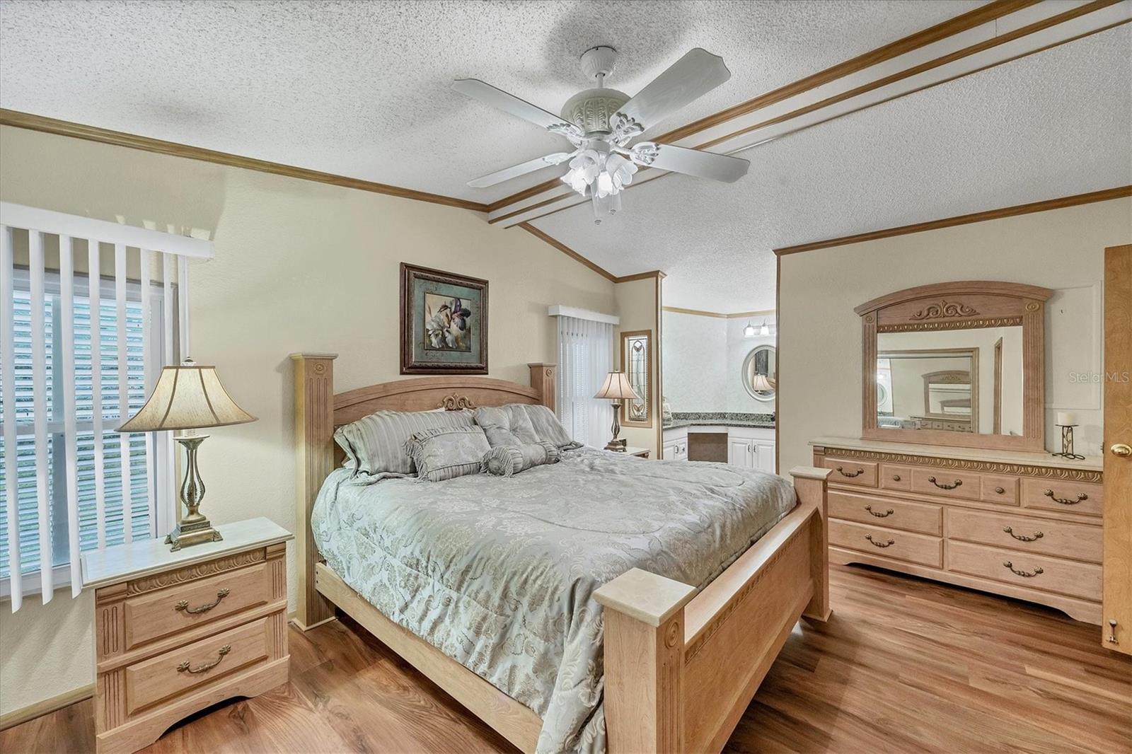 Image 23 of 47 For 806 Newbury Court