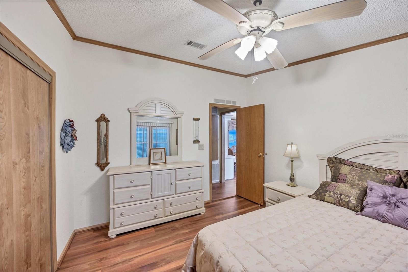 Image 28 of 47 For 806 Newbury Court