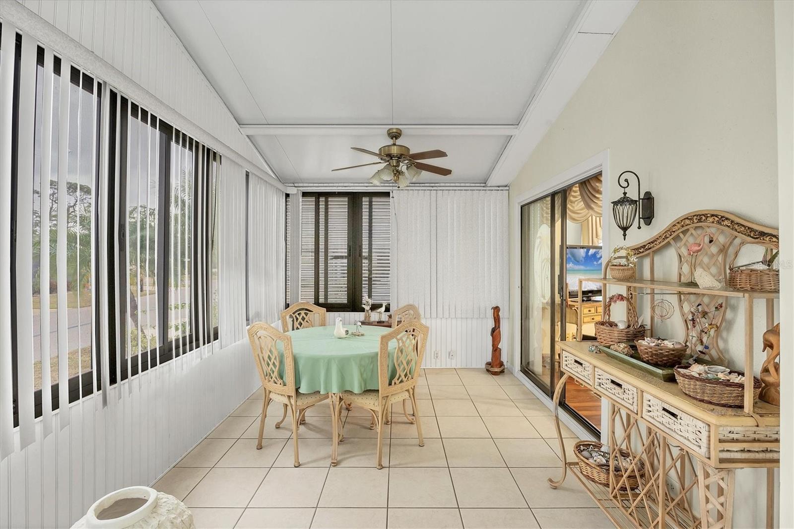 Image 8 of 47 For 806 Newbury Court