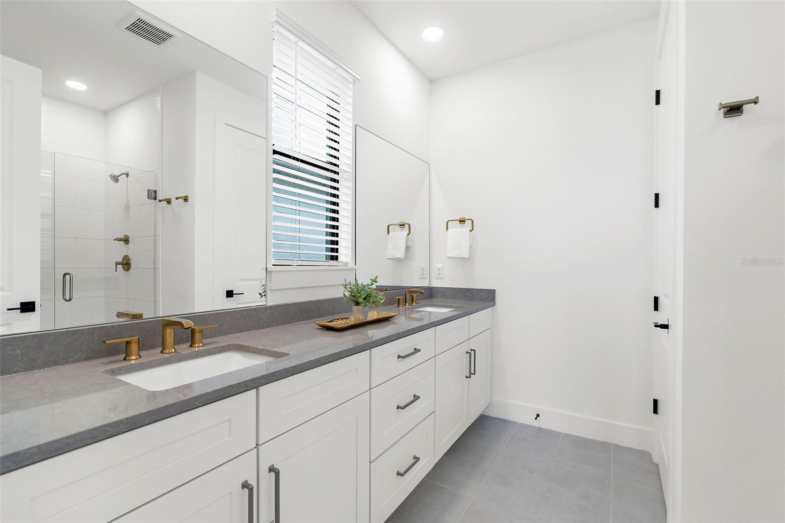 Image 5 of 48 For 18881 Daybreak Drive