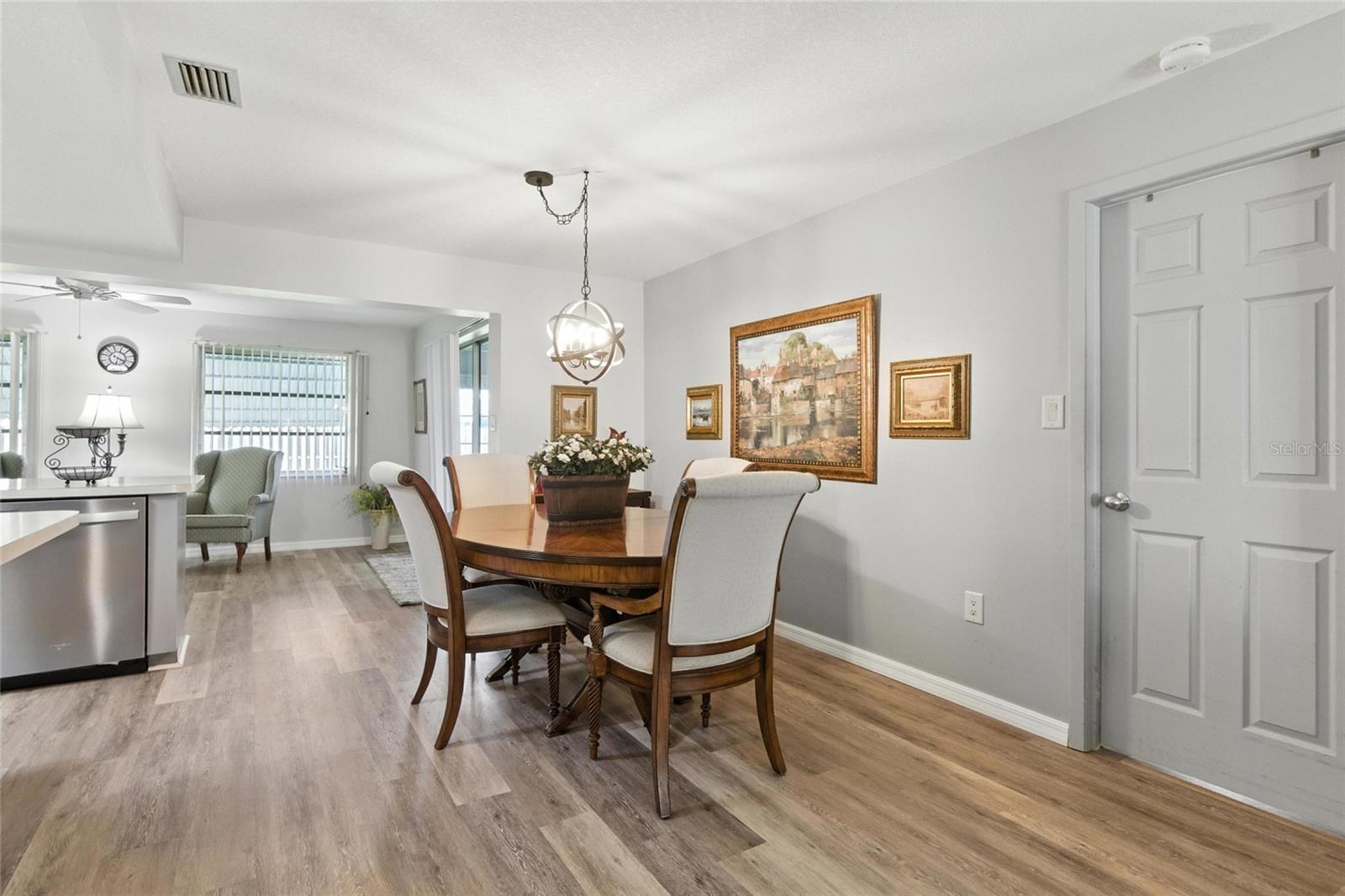 Image 10 of 42 For 1042 Malay Terrace Nw