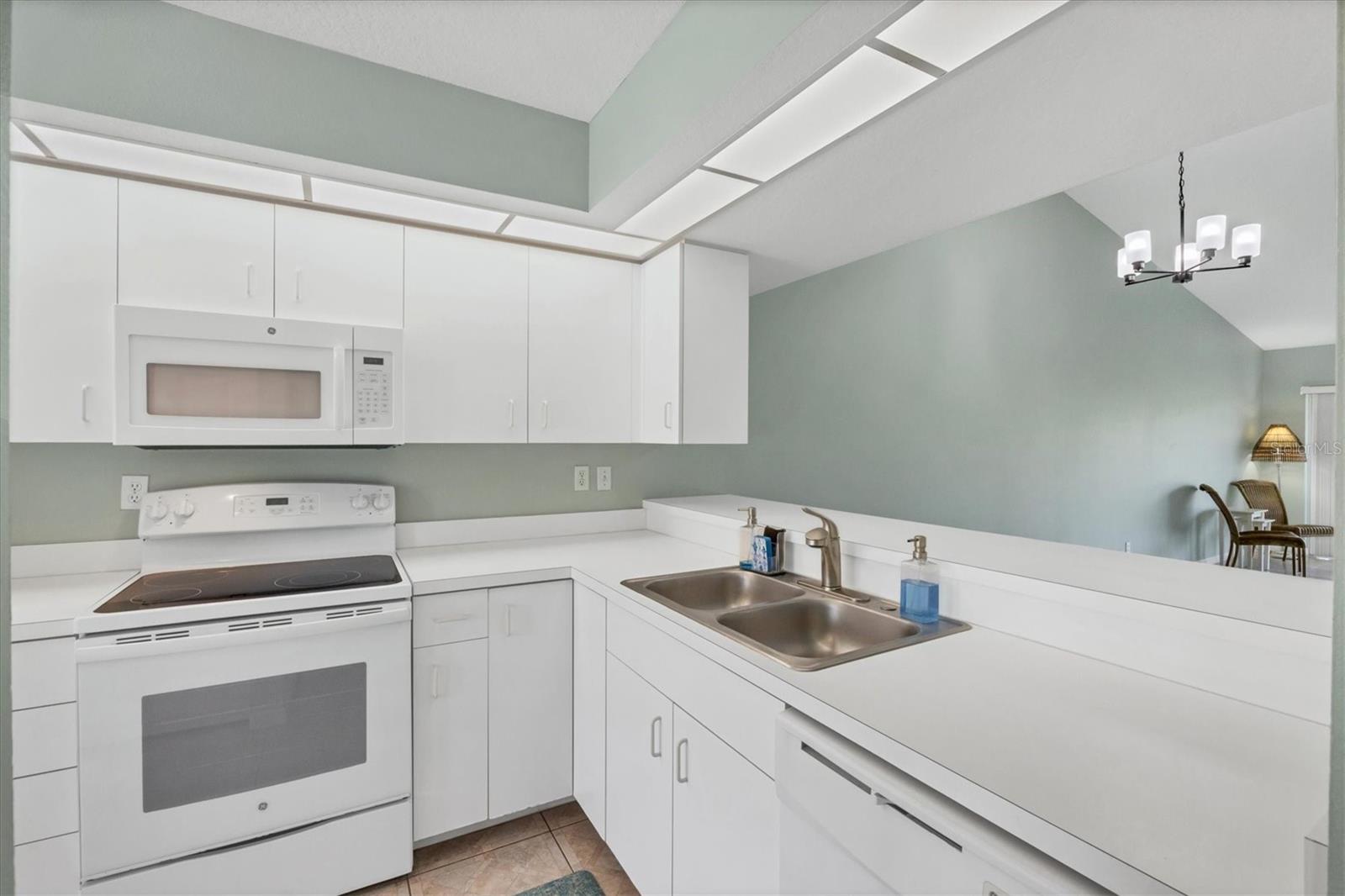 Image 14 of 40 For 204 Silver Lake Drive 205