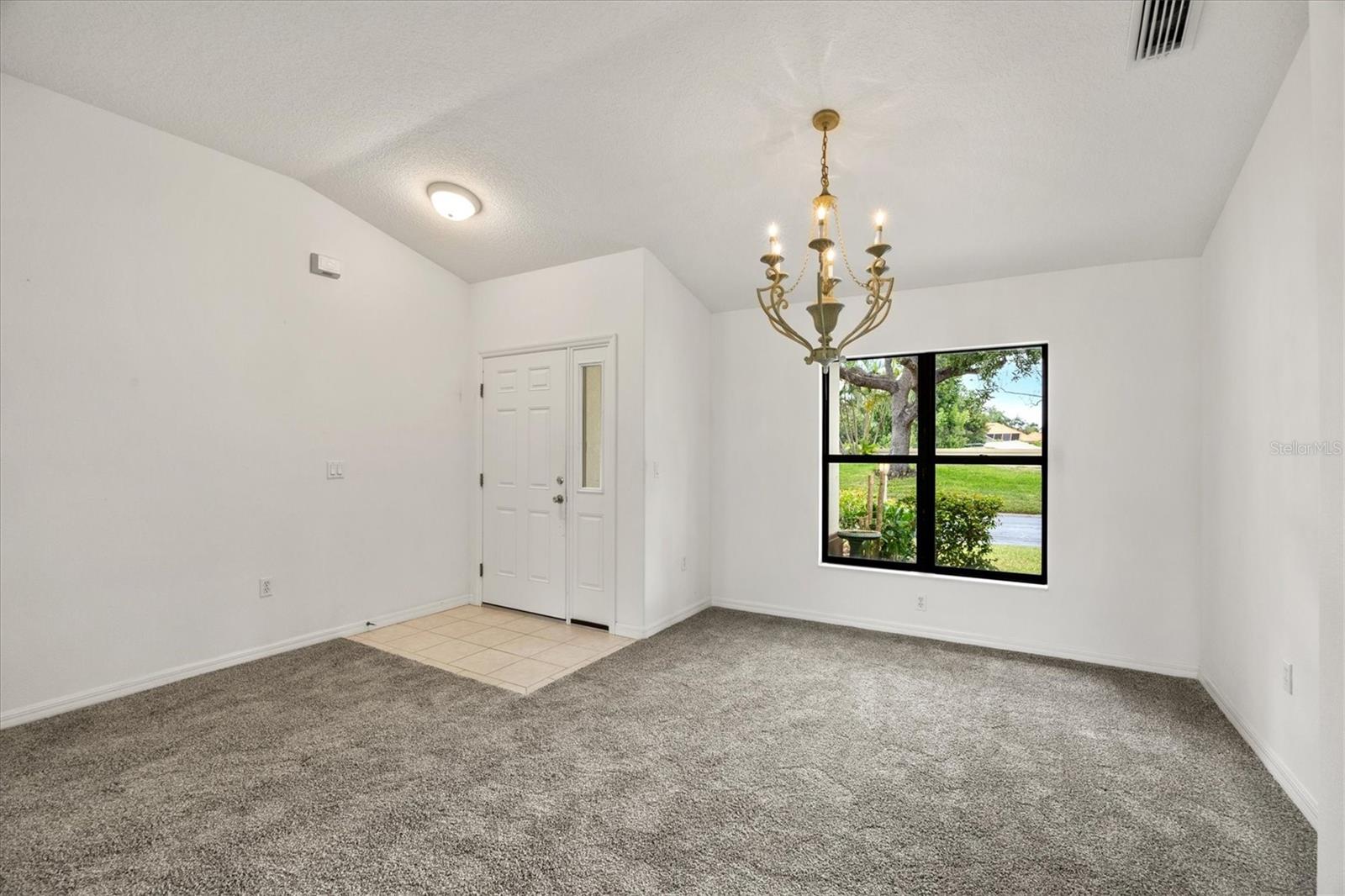 Image 10 of 63 For 219 Inlets Boulevard 219