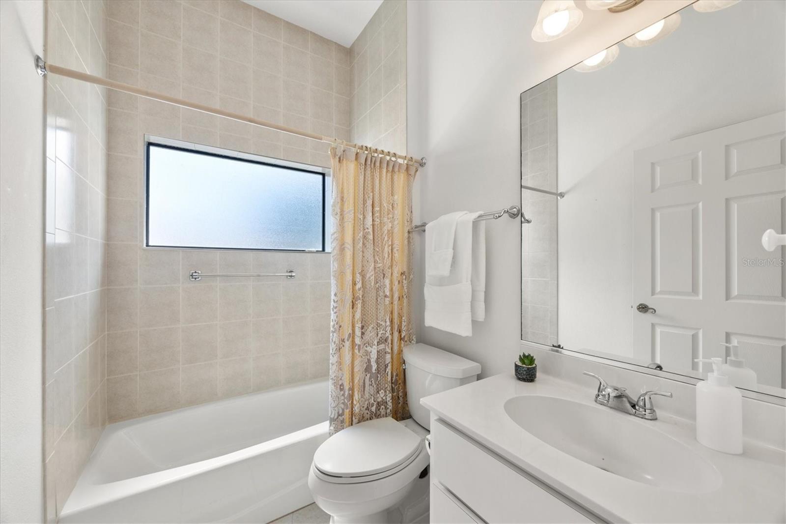 Image 28 of 63 For 219 Inlets Boulevard 219
