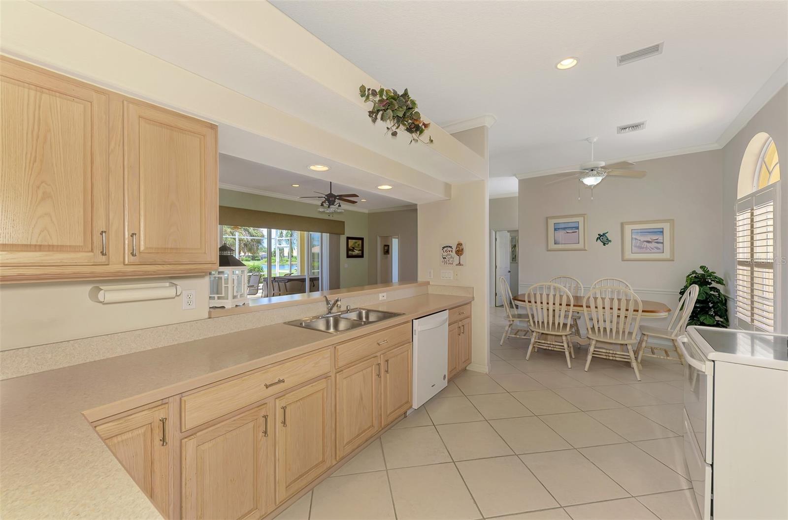 Image 25 of 62 For 7095 Lake Drive