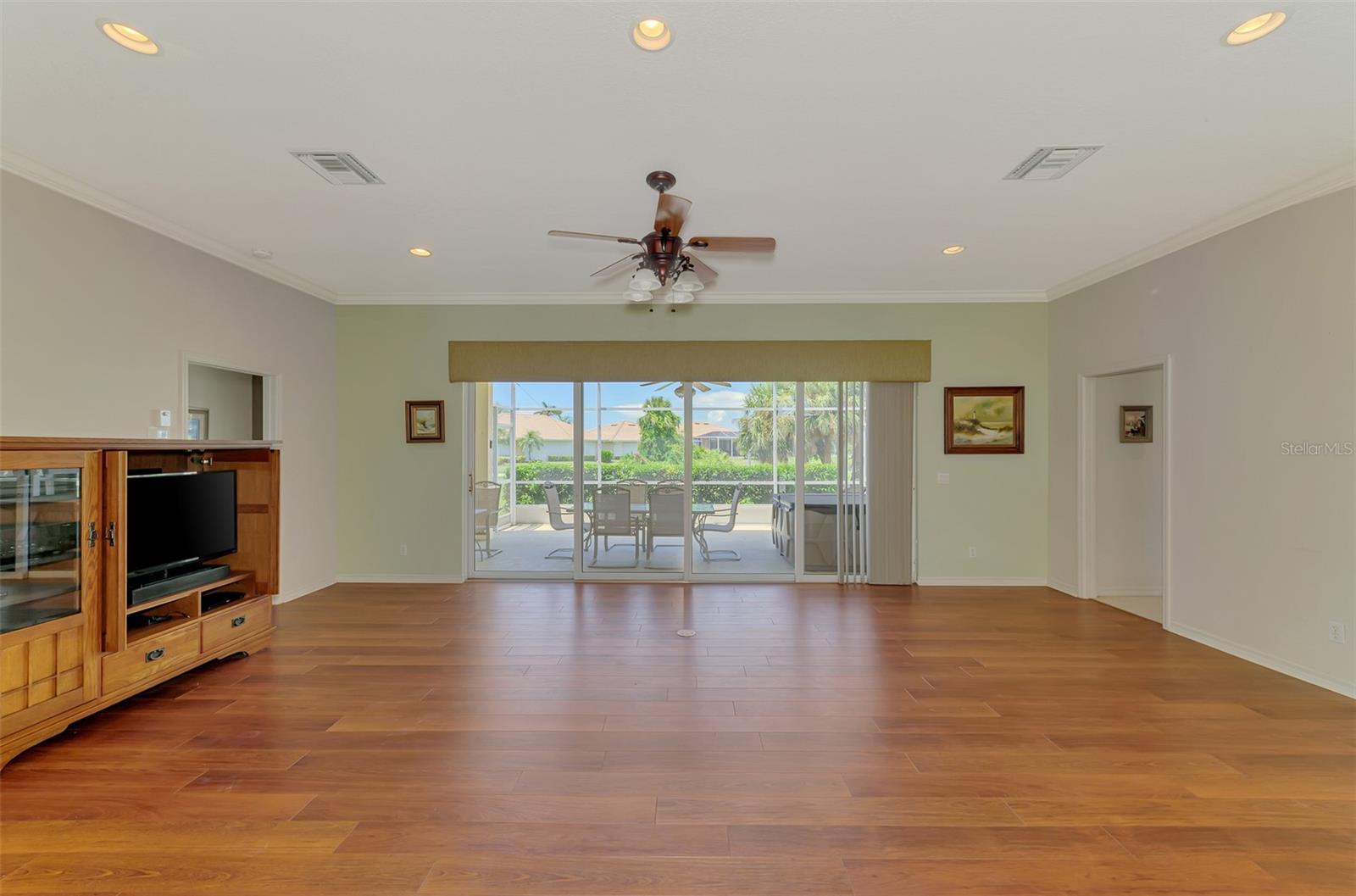 Image 9 of 62 For 7095 Lake Drive