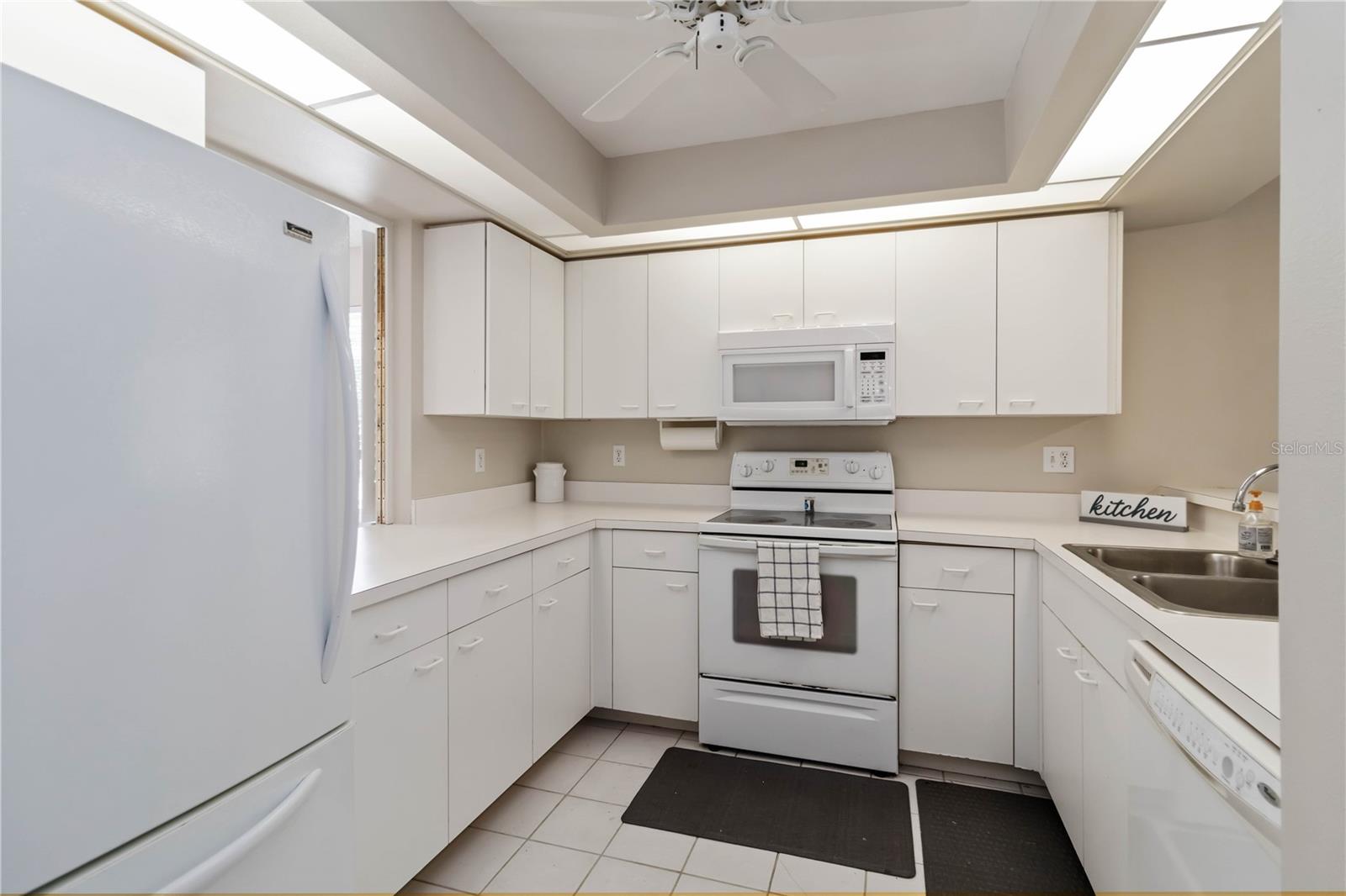 Image 14 of 46 For 880 Bird Bay Drive W 201
