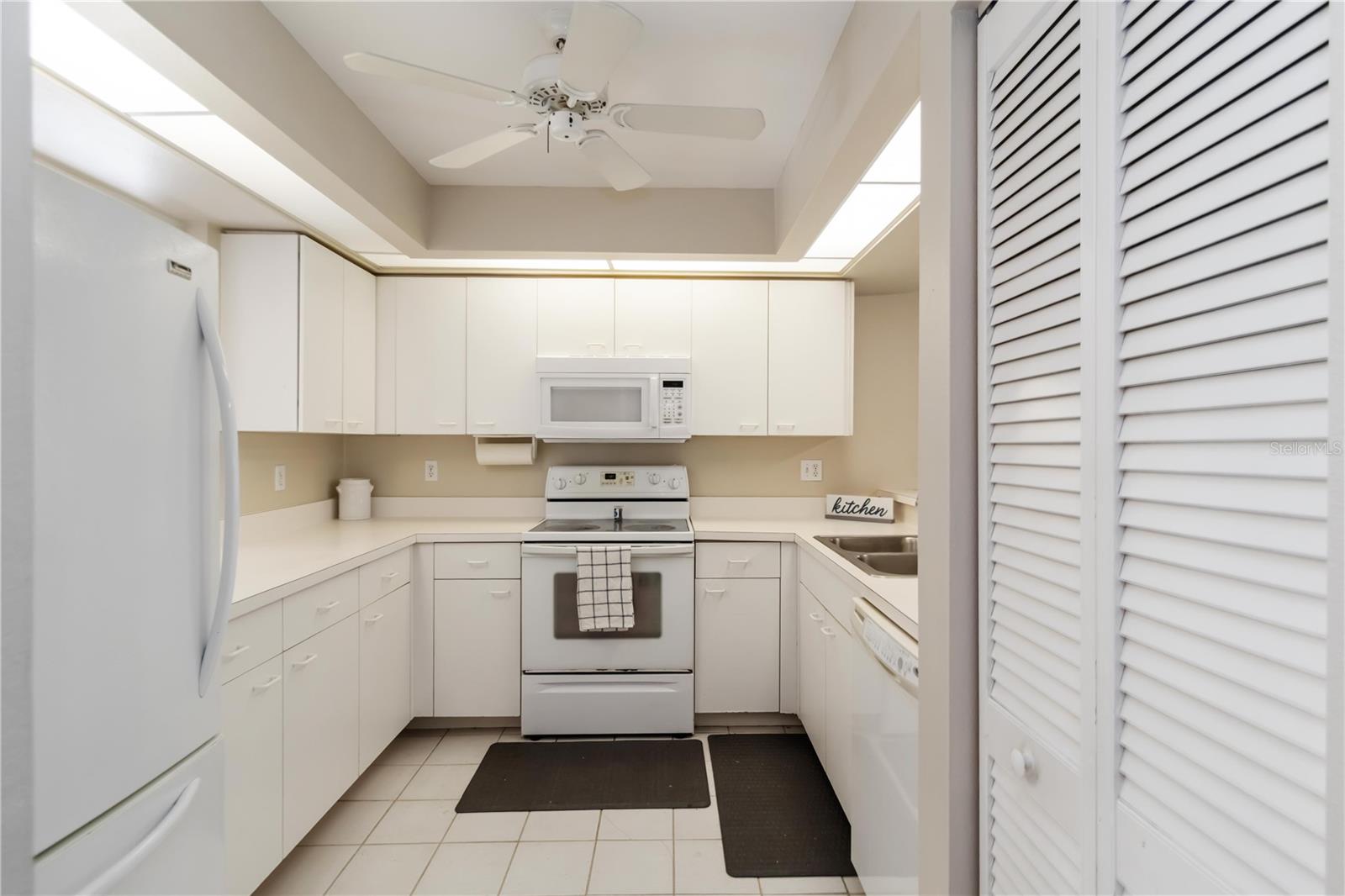 Image 16 of 46 For 880 Bird Bay Drive W 201