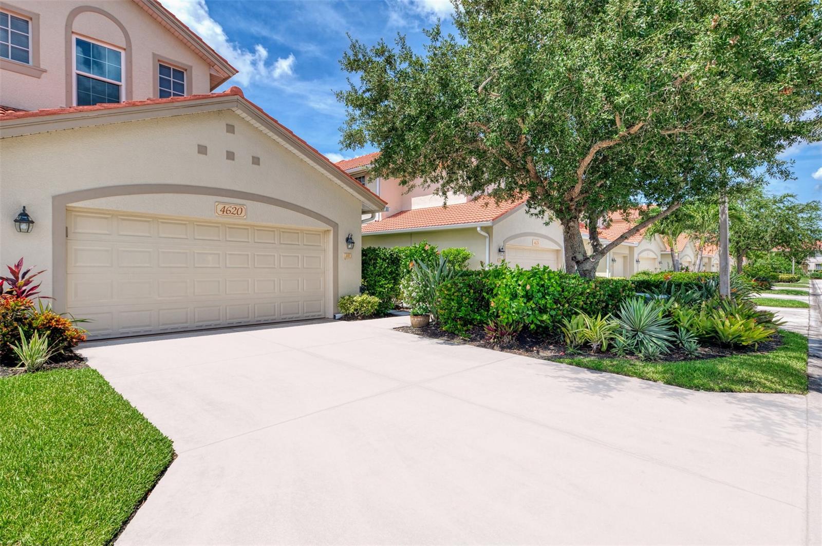 Image 7 of 81 For 4620 Club Drive 102