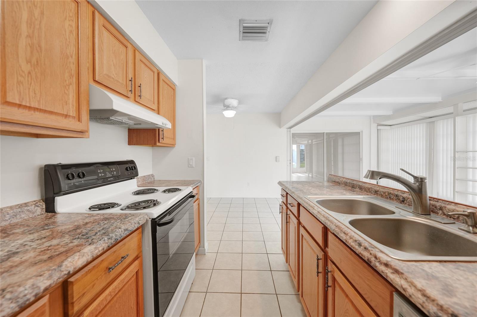 Image 16 of 41 For 13476 Newport Avenue