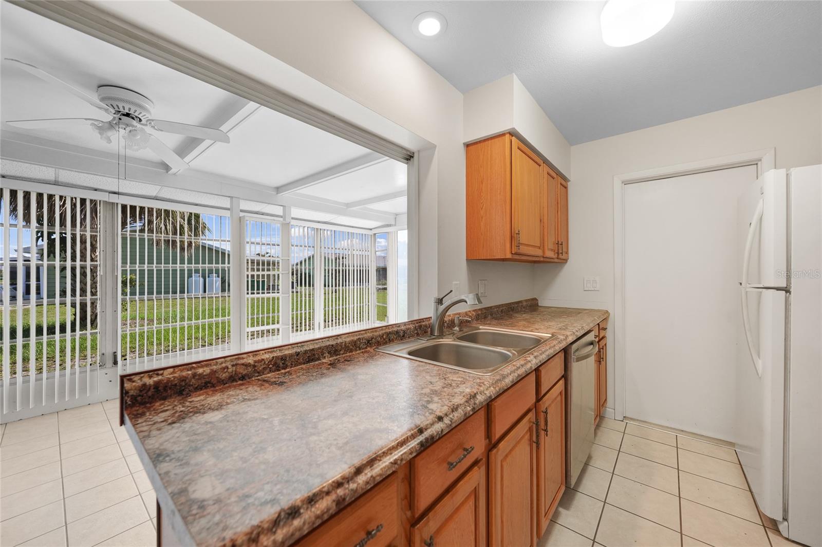 Image 17 of 41 For 13476 Newport Avenue