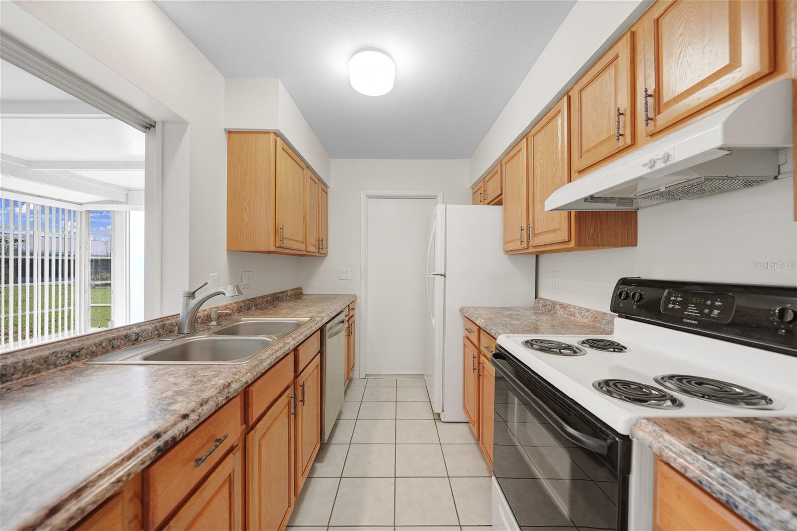 Image 18 of 41 For 13476 Newport Avenue