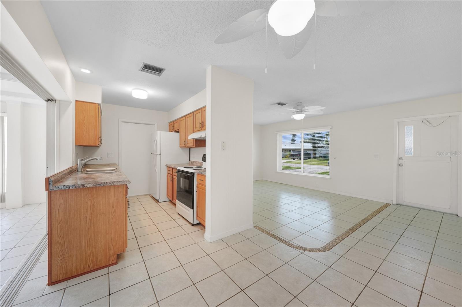 Image 19 of 41 For 13476 Newport Avenue