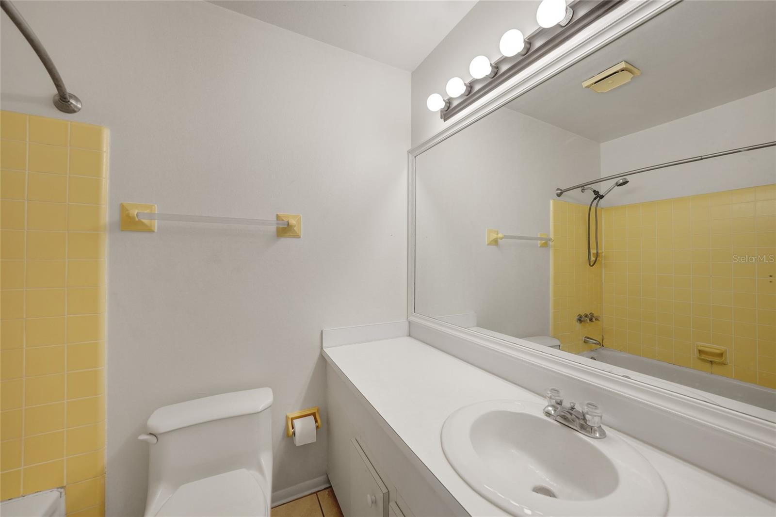 Image 25 of 41 For 13476 Newport Avenue