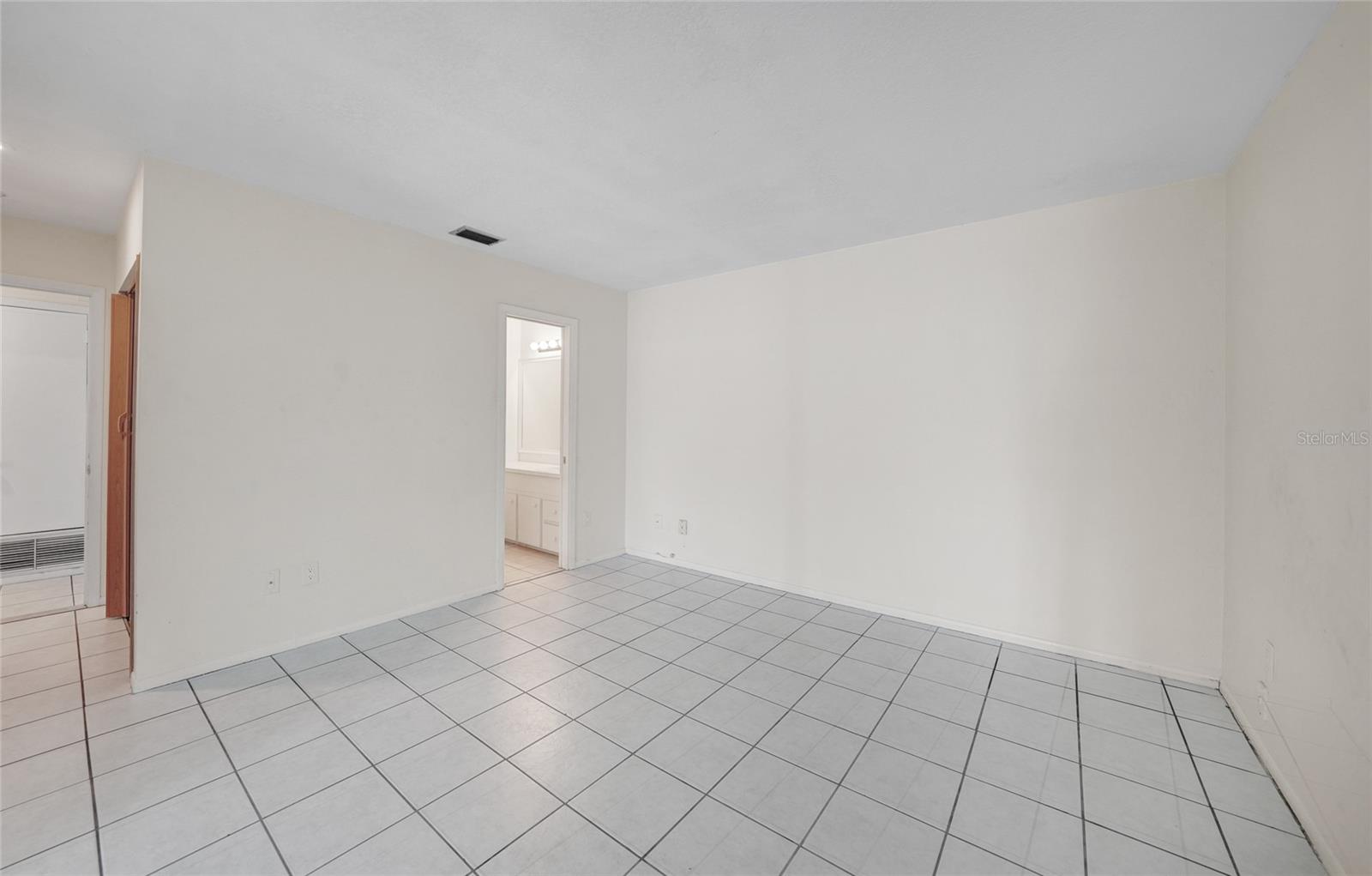 Image 27 of 41 For 13476 Newport Avenue