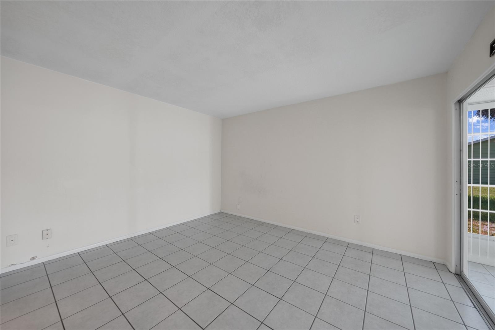 Image 28 of 41 For 13476 Newport Avenue