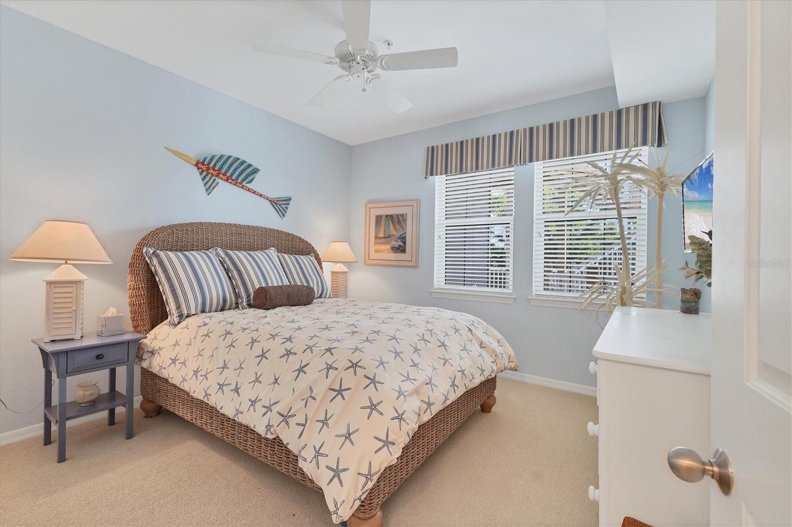 Image 21 of 36 For 7434 Palm Island Drive 3811