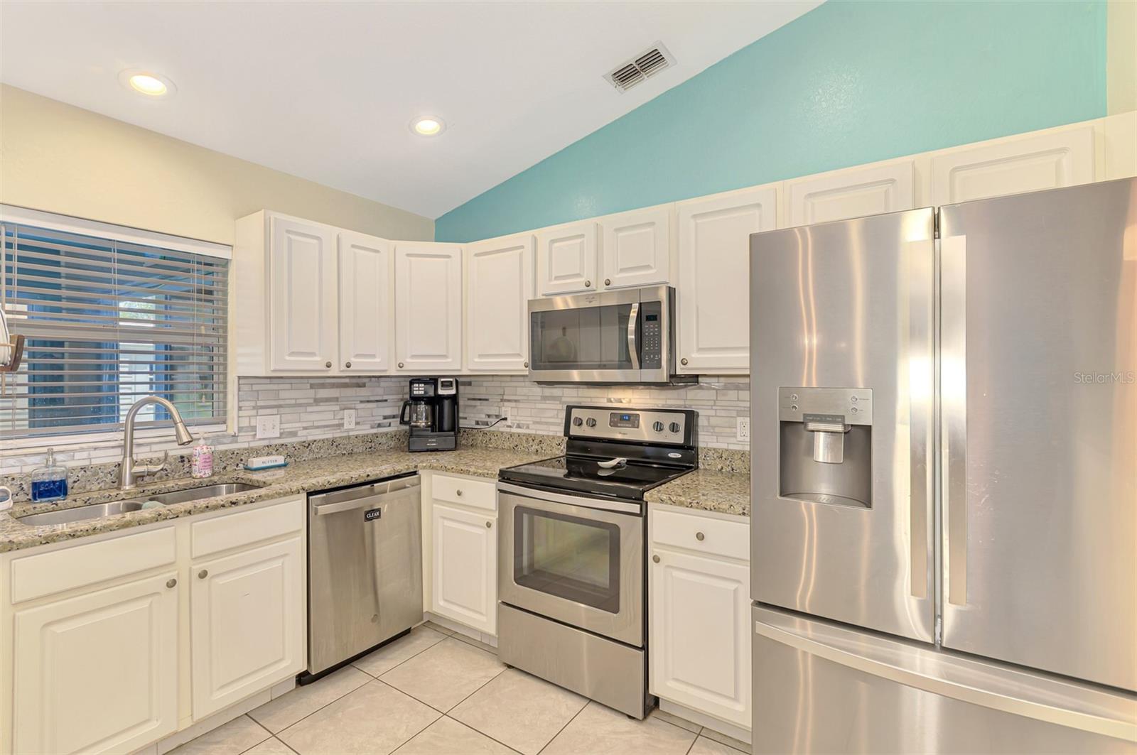 Image 13 of 37 For 10502 Deerwood Avenue
