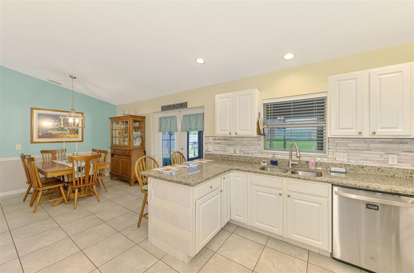 Image 15 of 37 For 10502 Deerwood Avenue
