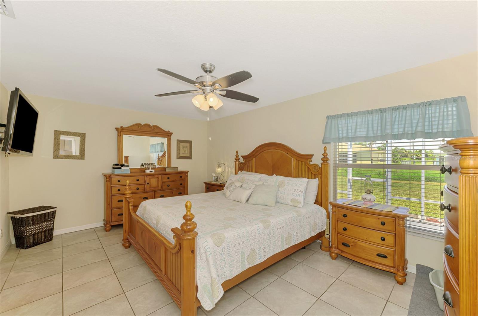 Image 20 of 37 For 10502 Deerwood Avenue