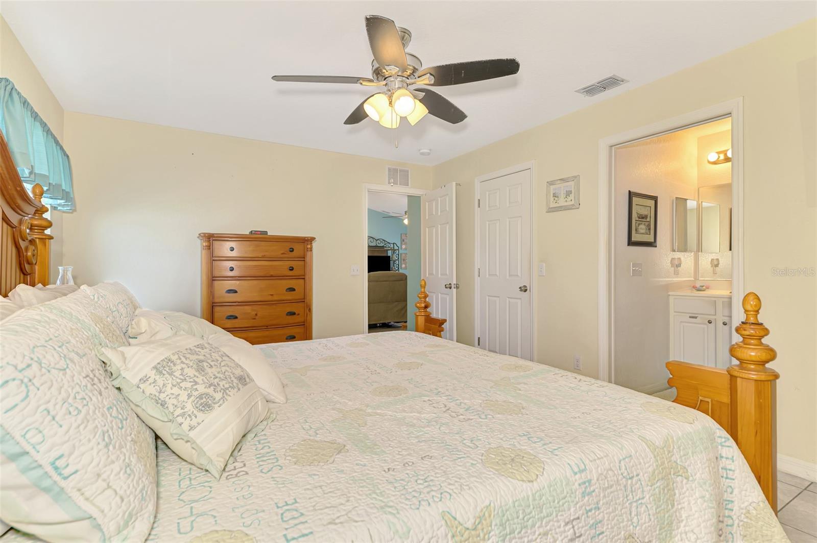 Image 21 of 37 For 10502 Deerwood Avenue