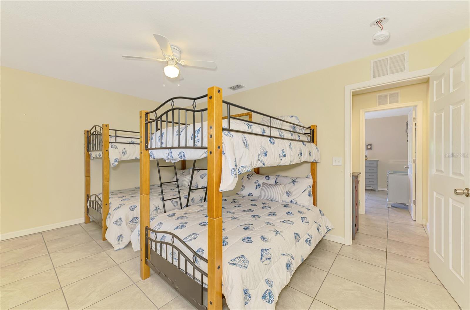 Image 26 of 37 For 10502 Deerwood Avenue