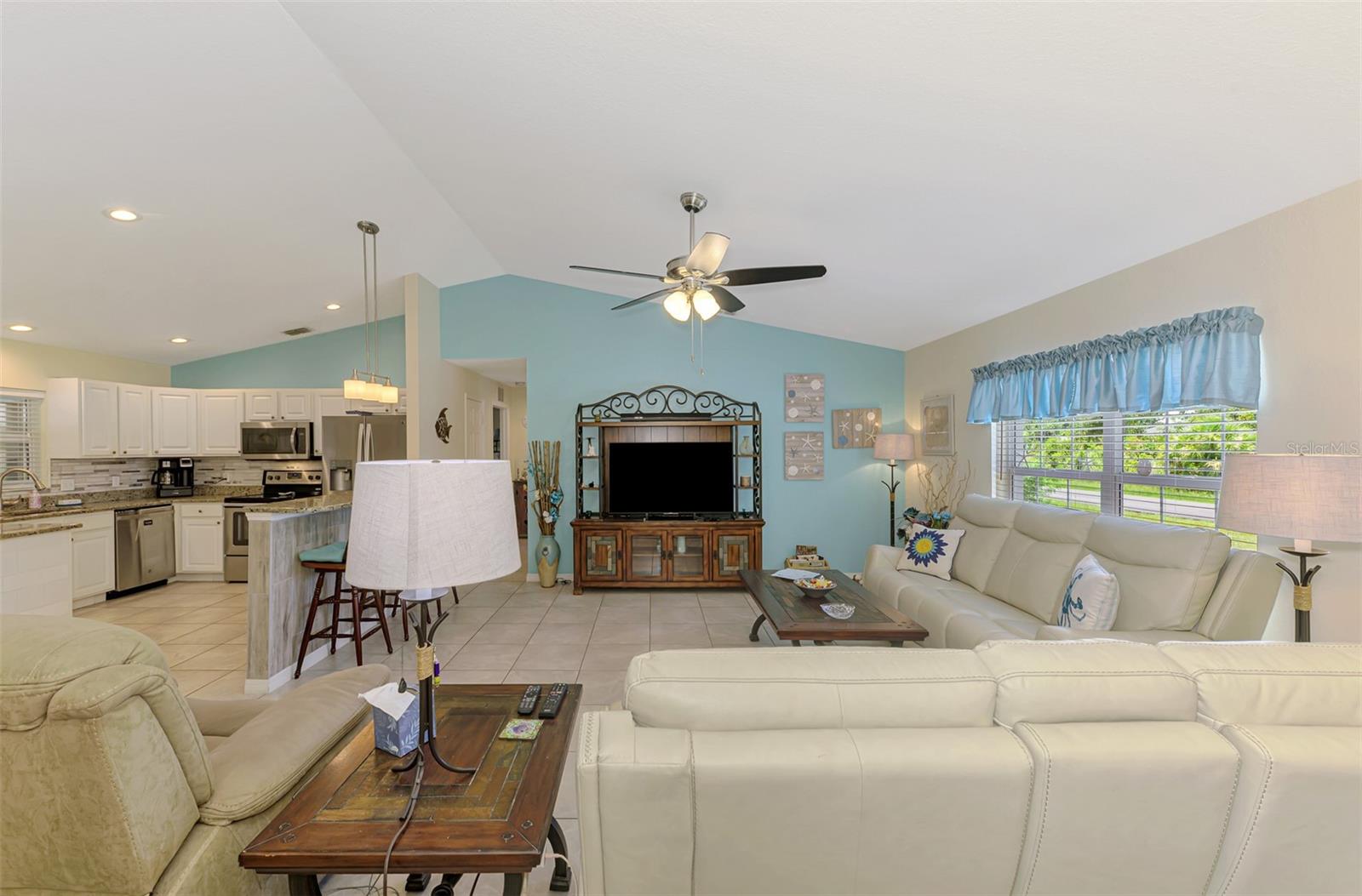 Image 6 of 37 For 10502 Deerwood Avenue
