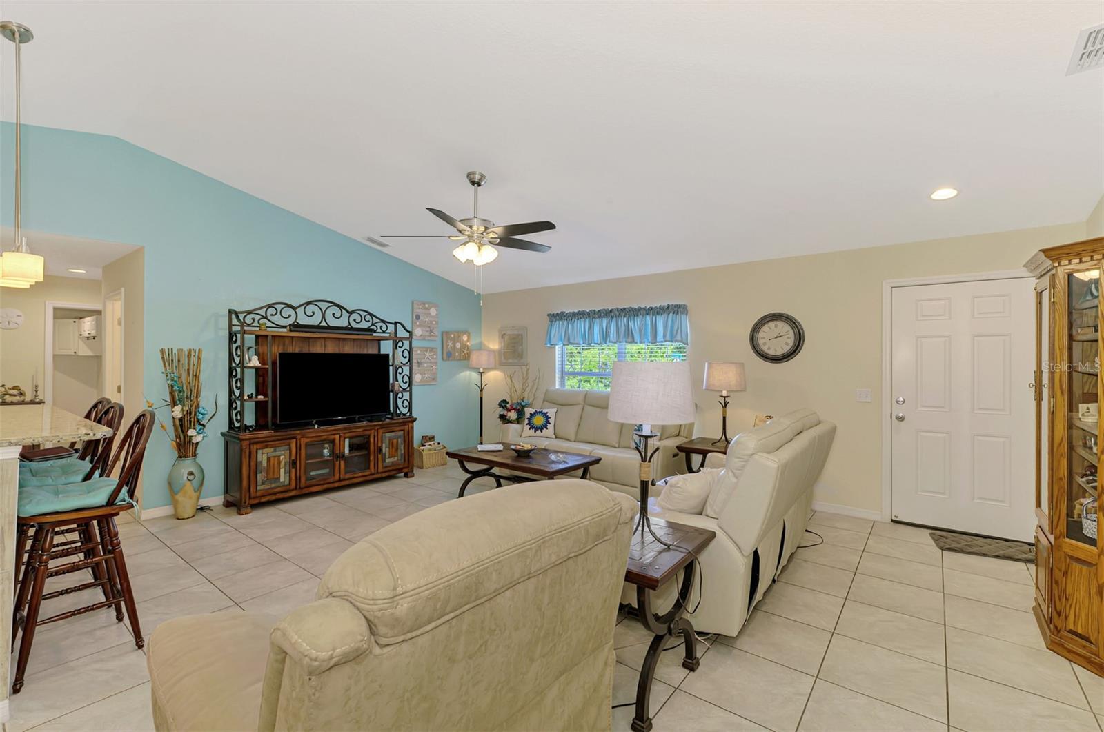 Image 7 of 37 For 10502 Deerwood Avenue