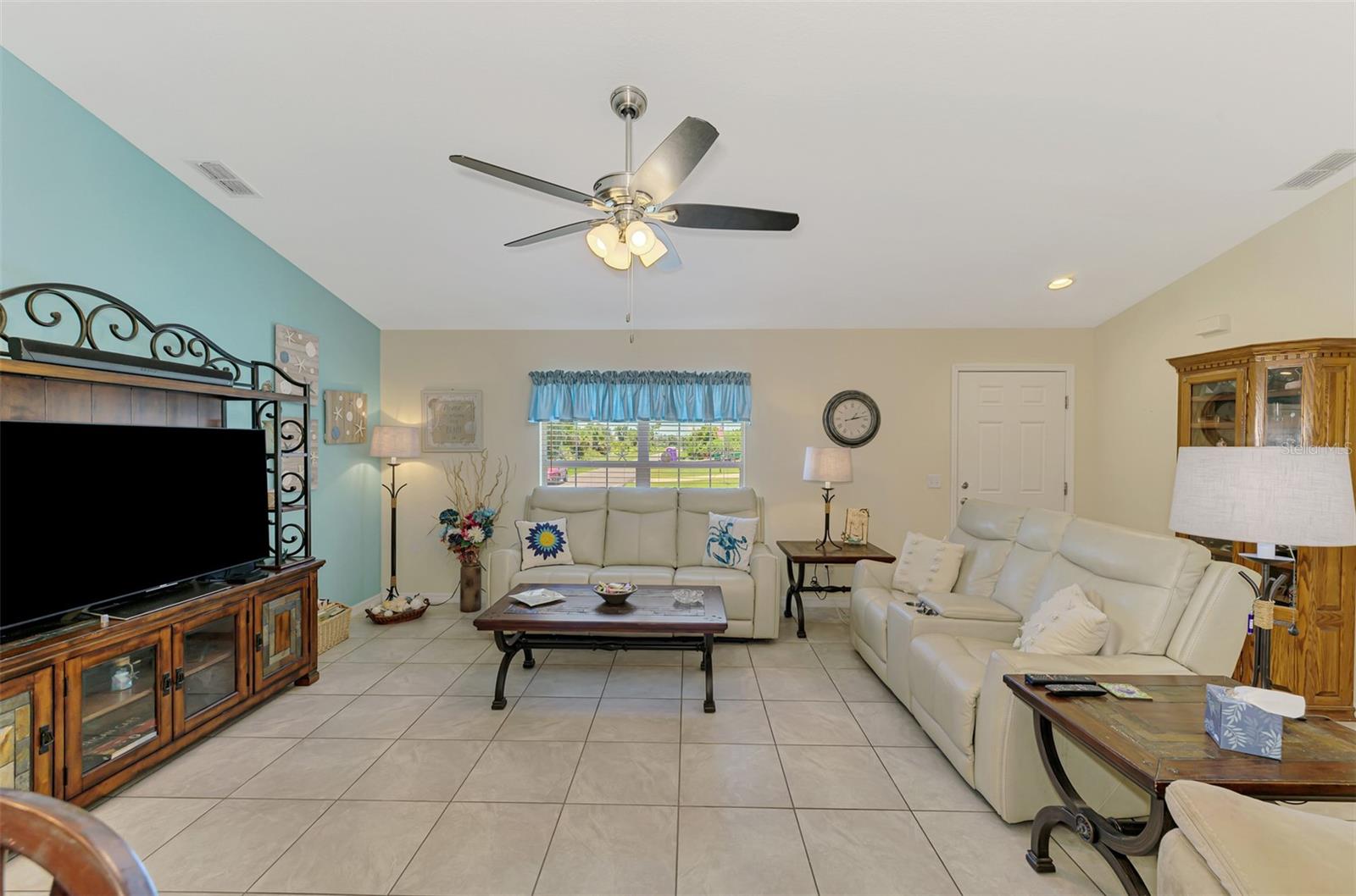 Image 8 of 37 For 10502 Deerwood Avenue