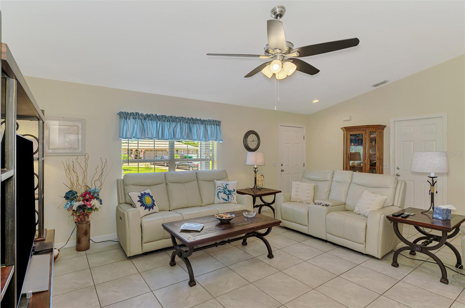 Image 9 of 37 For 10502 Deerwood Avenue