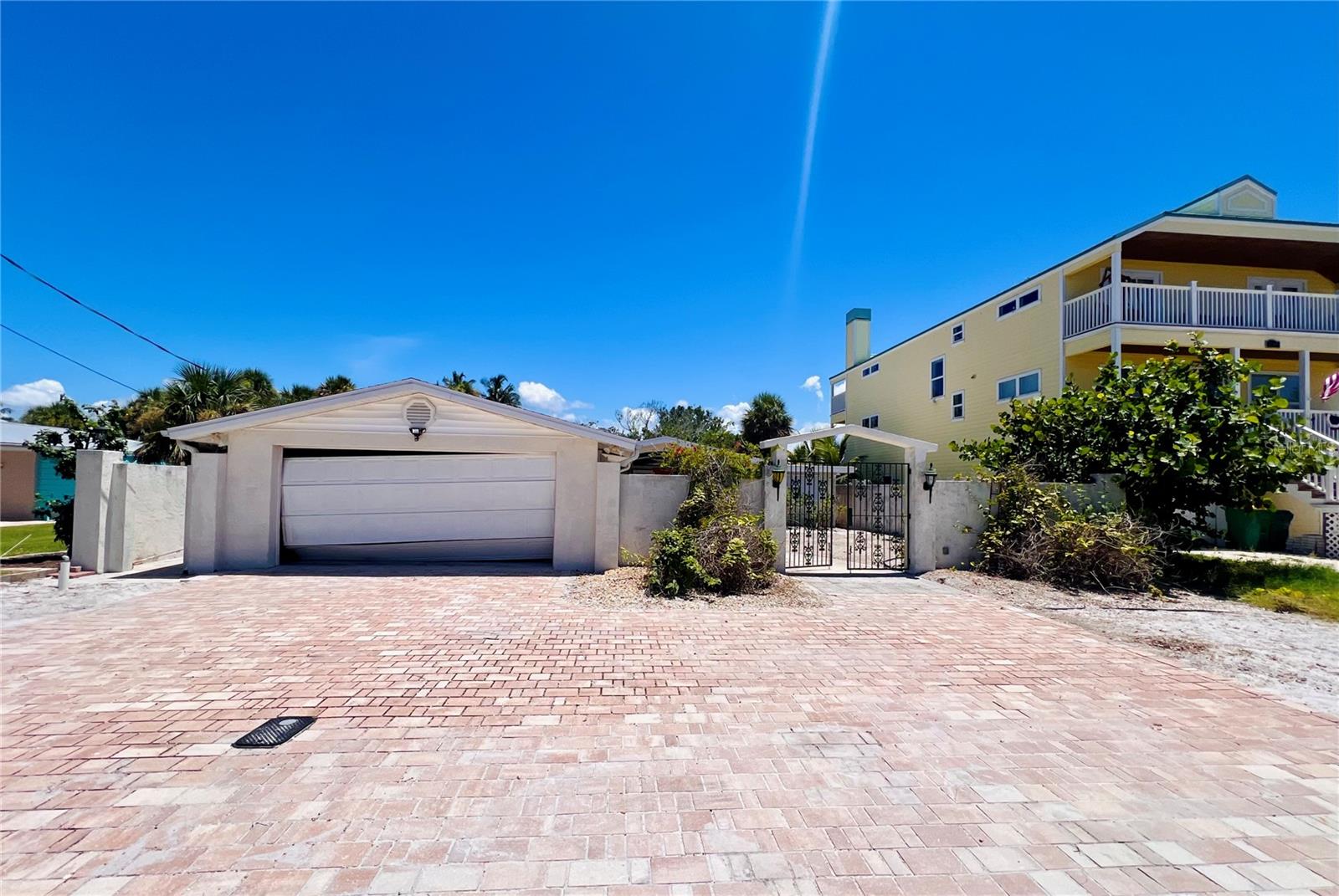 Image 21 of 40 For 1475 Gulf Boulevard
