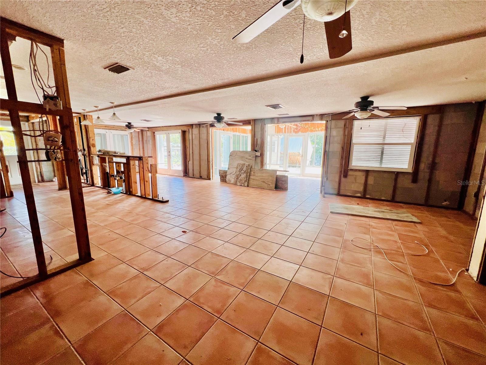Image 33 of 40 For 1475 Gulf Boulevard