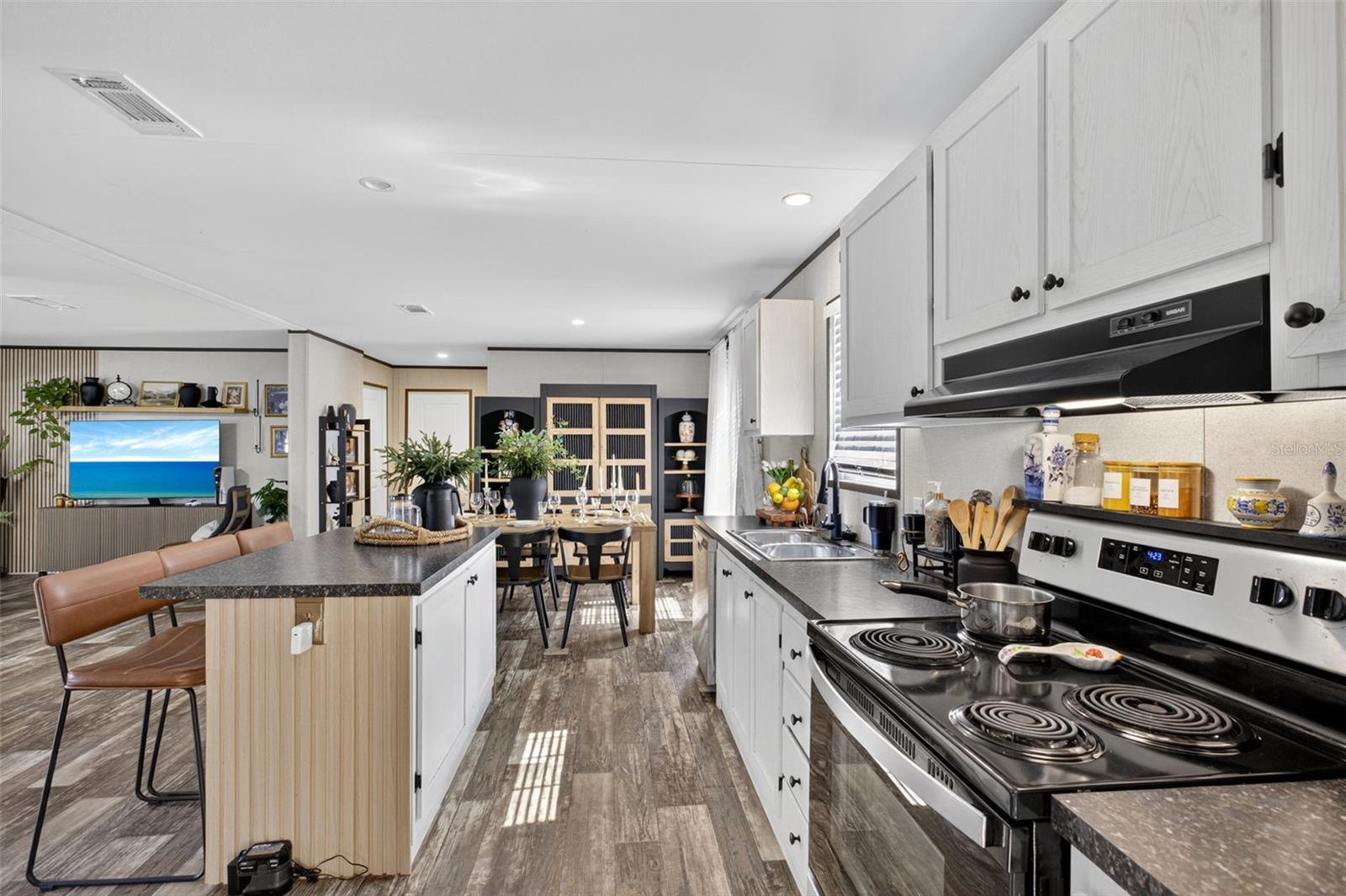Image 14 of 29 For 6235 Sweden Boulevard