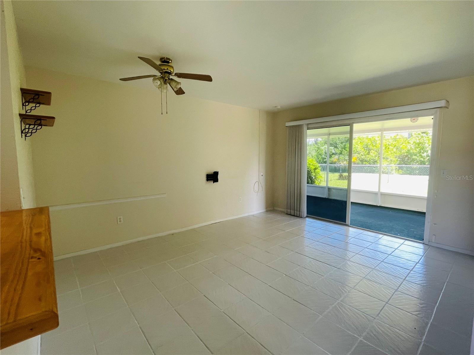Image 3 of 13 For 2450 Strawlawn Street