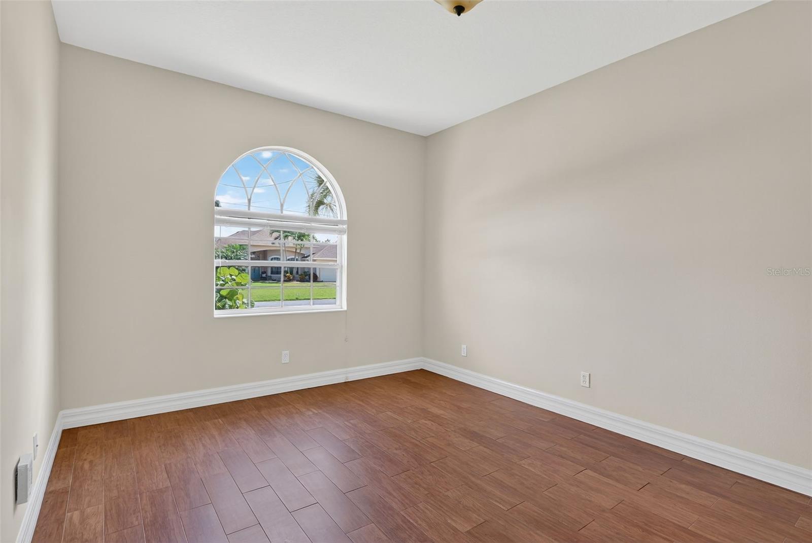 Image 18 of 49 For 694 Rotonda Circle