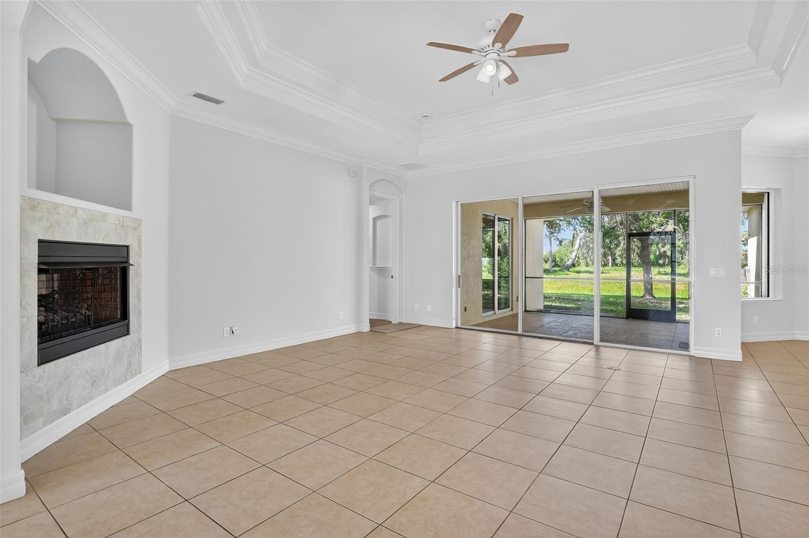 Image 5 of 49 For 694 Rotonda Circle