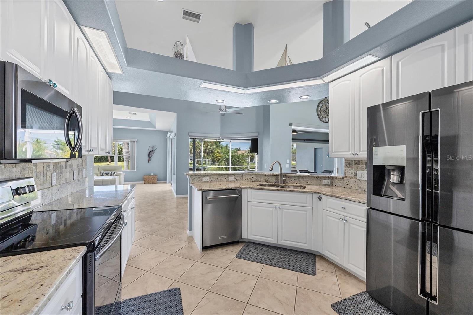 Image 20 of 87 For 15674 Applewhite Circle
