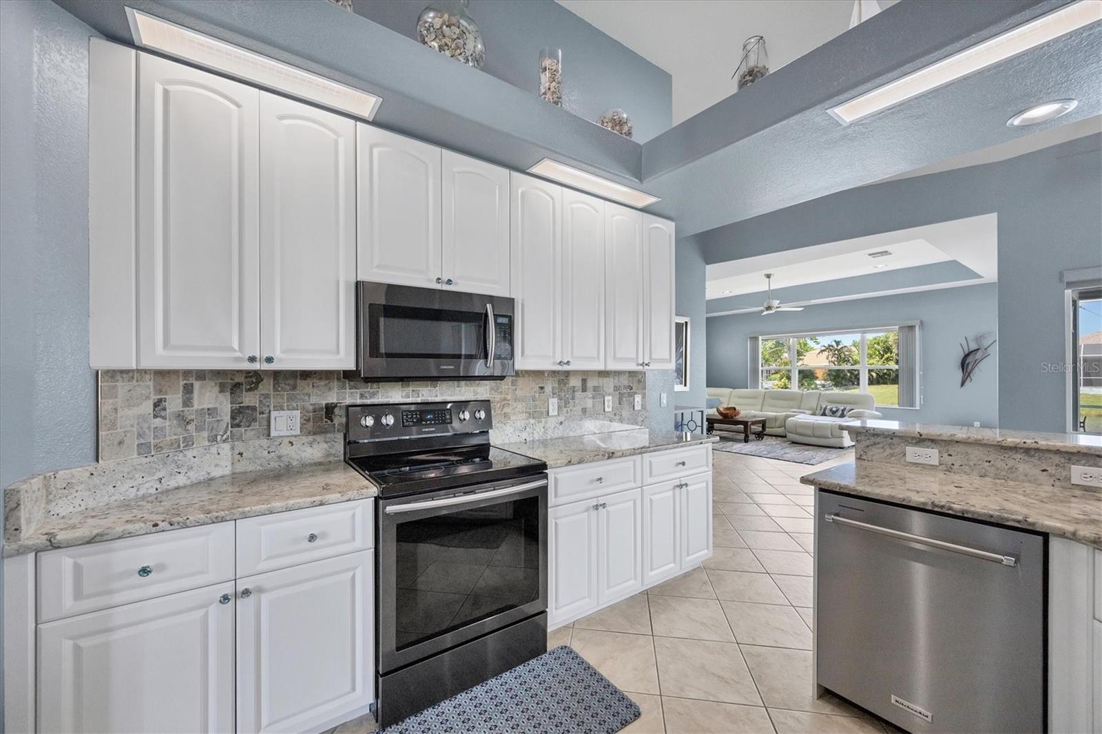 Image 21 of 87 For 15674 Applewhite Circle