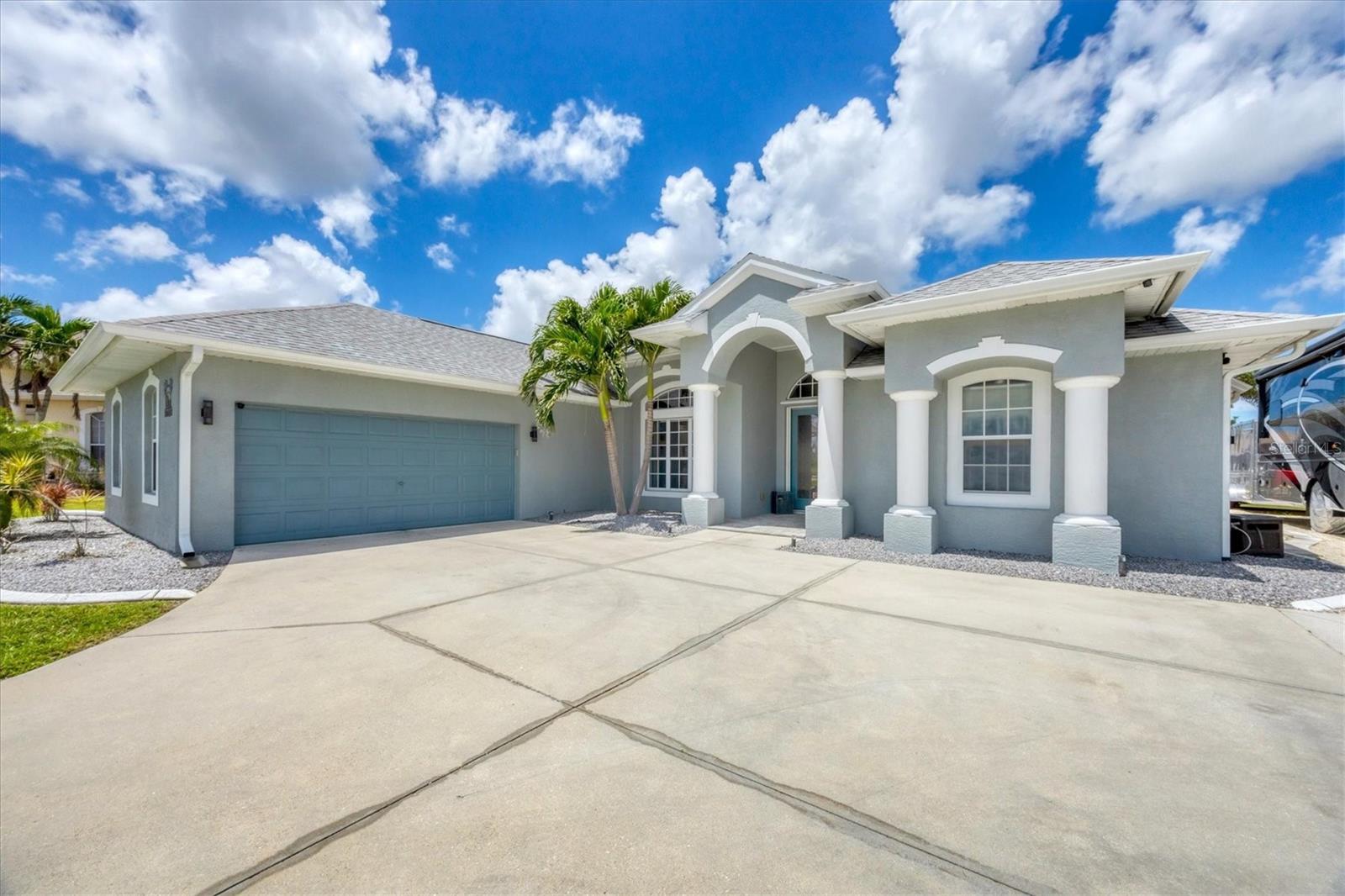 Image 4 of 87 For 15674 Applewhite Circle