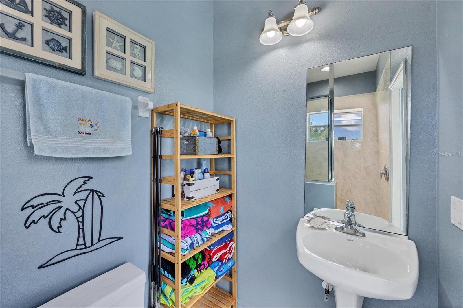 Image 46 of 87 For 15674 Applewhite Circle