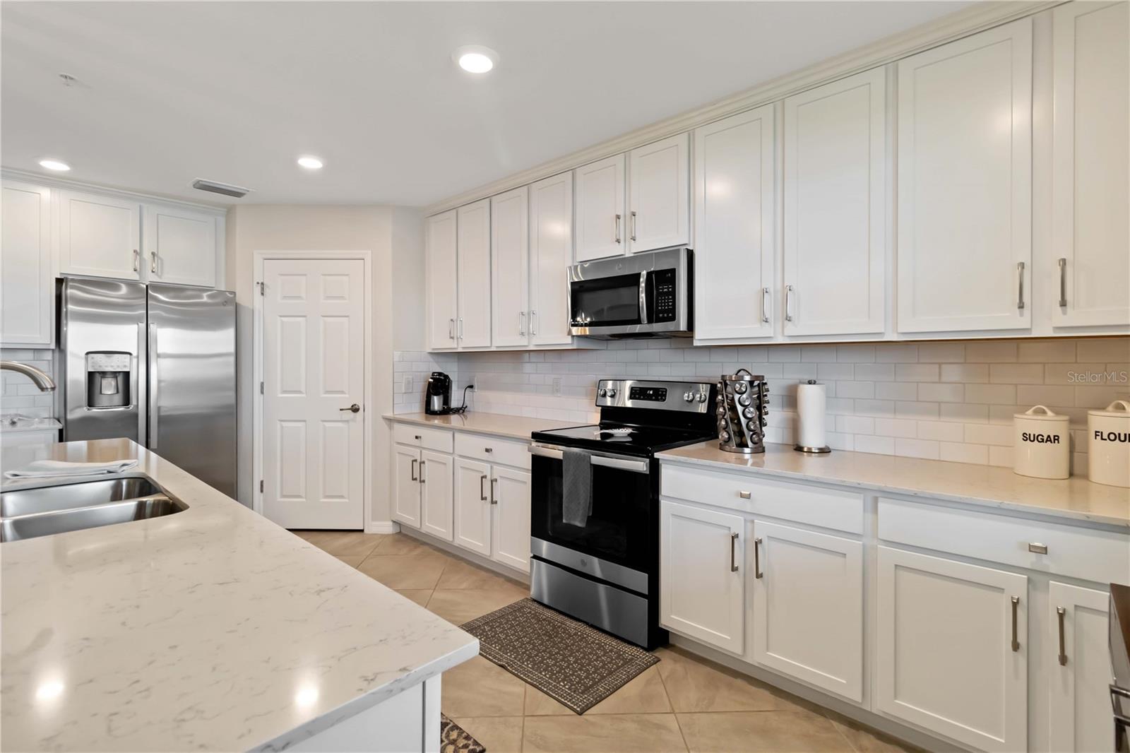 Image 15 of 96 For 10805 Tarflower Drive 101
