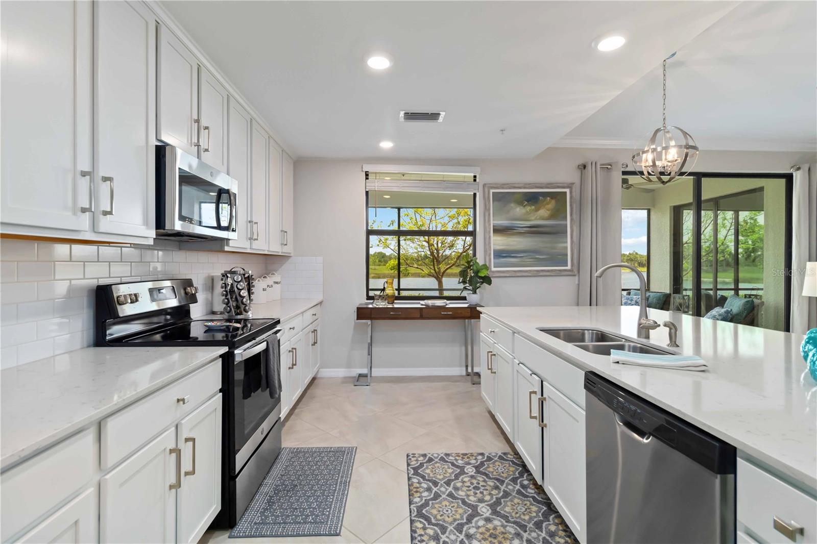 Image 16 of 96 For 10805 Tarflower Drive 101