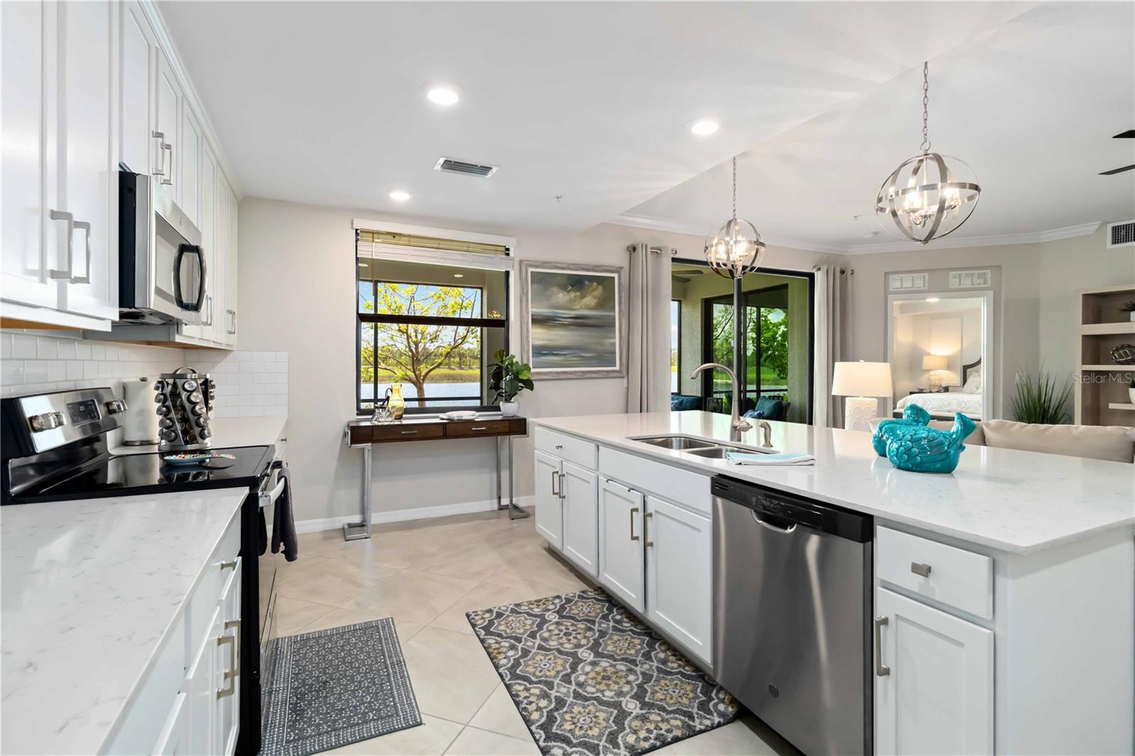 Image 18 of 96 For 10805 Tarflower Drive 101