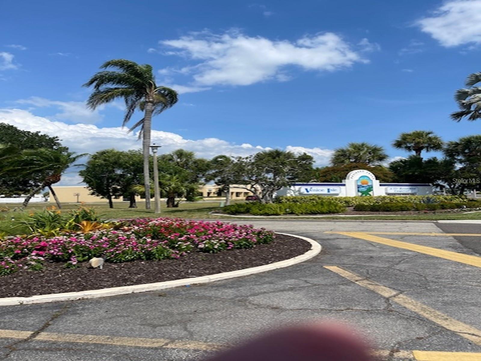 Image 5 of 24 For 706 Roma Road