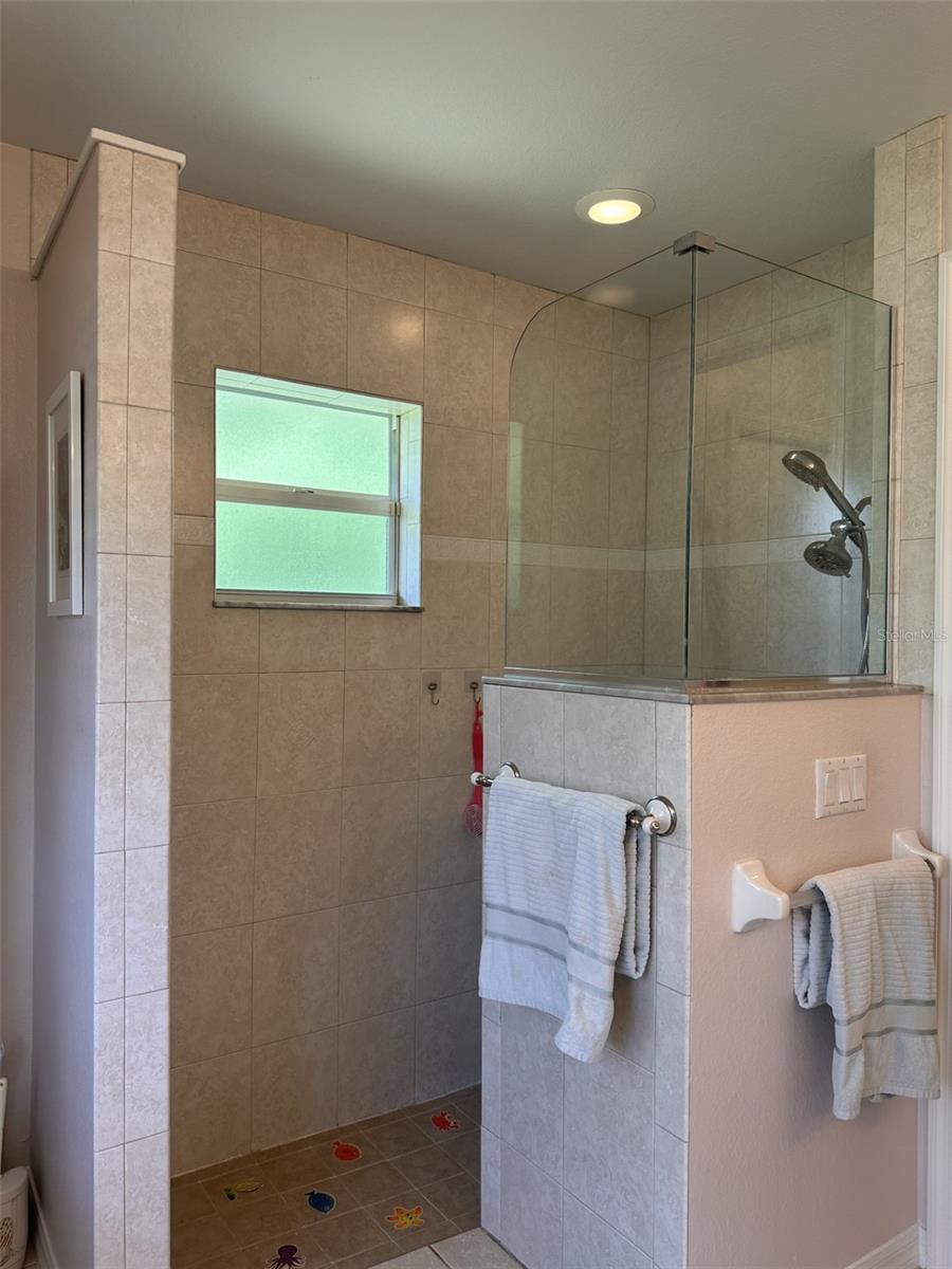 Image 10 of 19 For 11369 Reinhardt Avenue